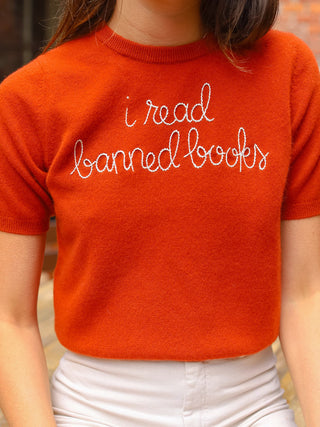 "i read banned books" Short Sleeve  Donation10p Rust XS 