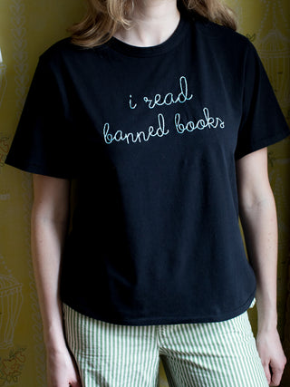"i read banned books" T-Shirt T-Shirt Lingua Franca   