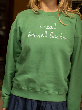 "i read banned books" Women's Sweatshirt Sweatshirt Dubow